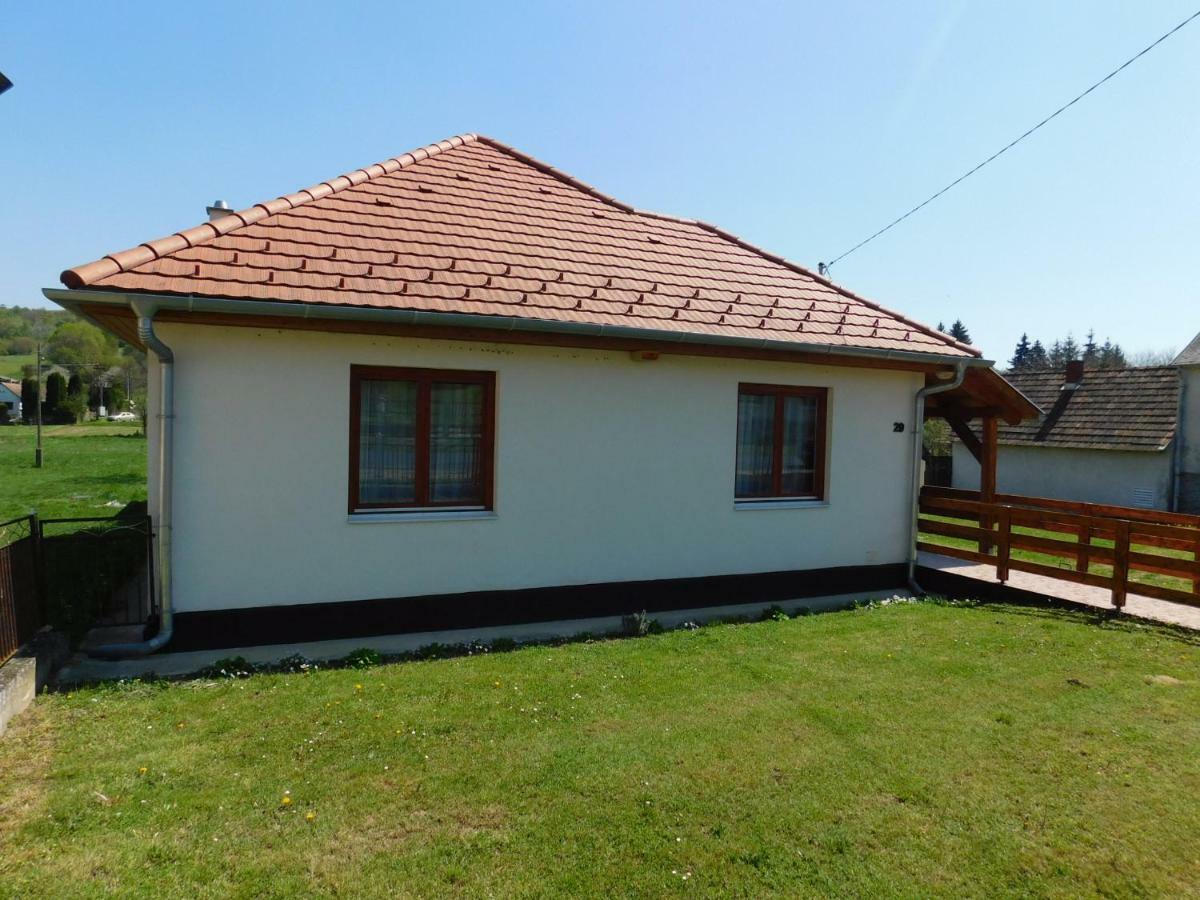 8888 Apartmanház Lispeszentadorján Exterior foto